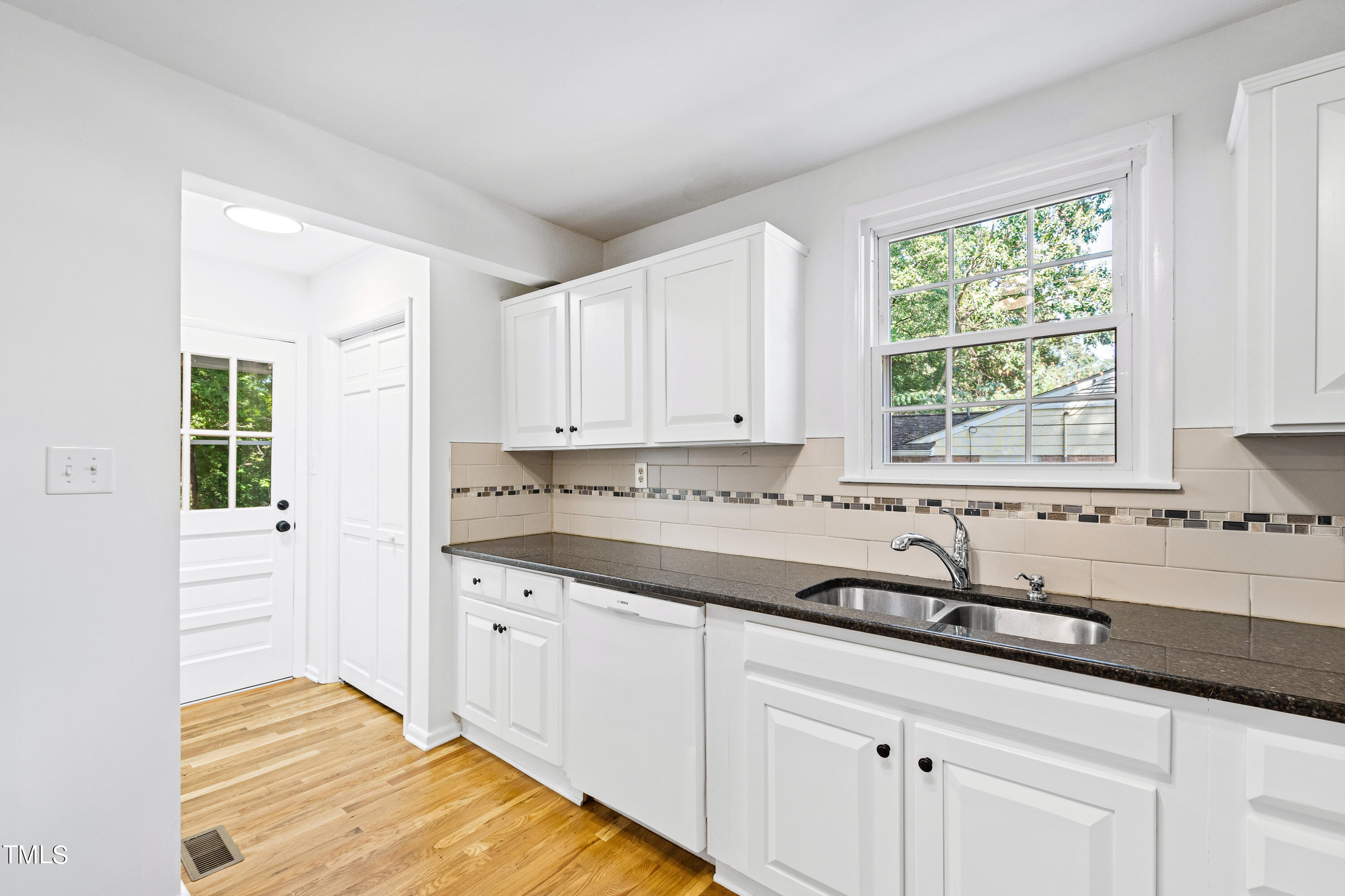 3505 Apache Drive Raleigh, NC 27609 - Photo 14 of 38 KitchenF