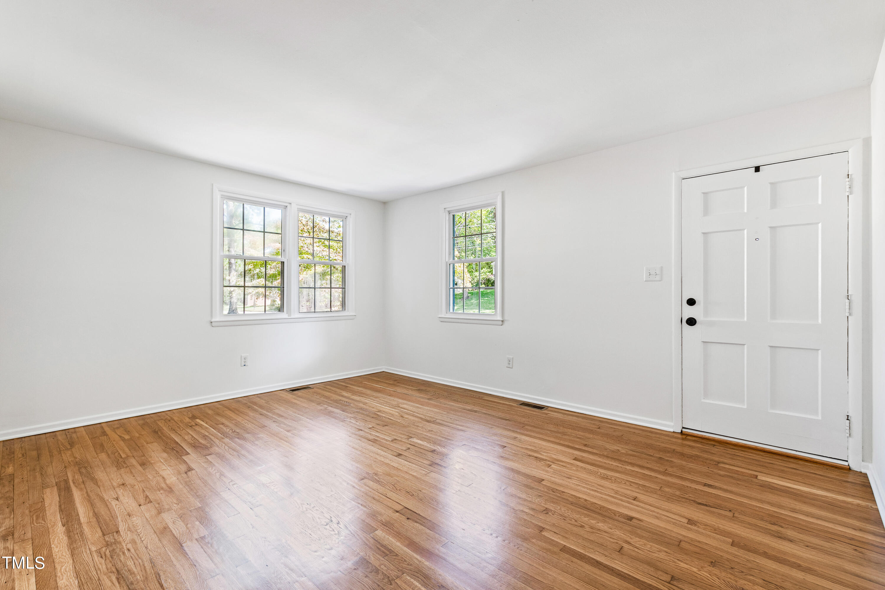 3505 Apache Drive Raleigh, NC 27609 - Photo 2 of 38 LivnigB