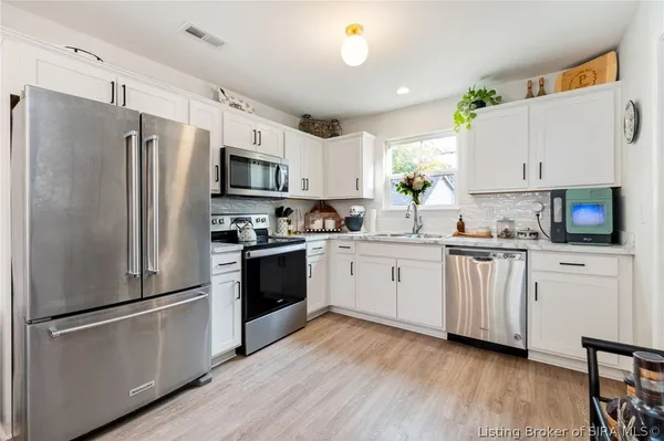 $209,900 | 810 B Pratt Street, Jeffersonville, IN 47130