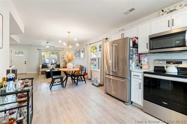 $209,900 | 810 B Pratt Street, Jeffersonville, IN 47130