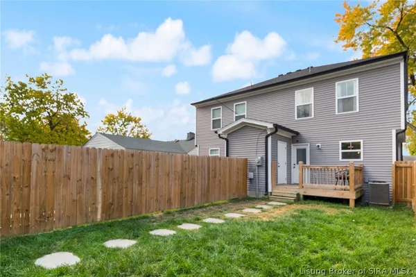 $209,900 | 810 B Pratt Street, Jeffersonville, IN 47130
