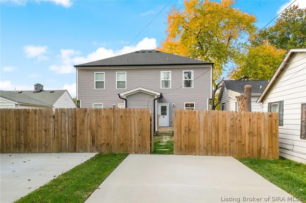 $209,900 | 810 B Pratt Street, Jeffersonville, IN 47130