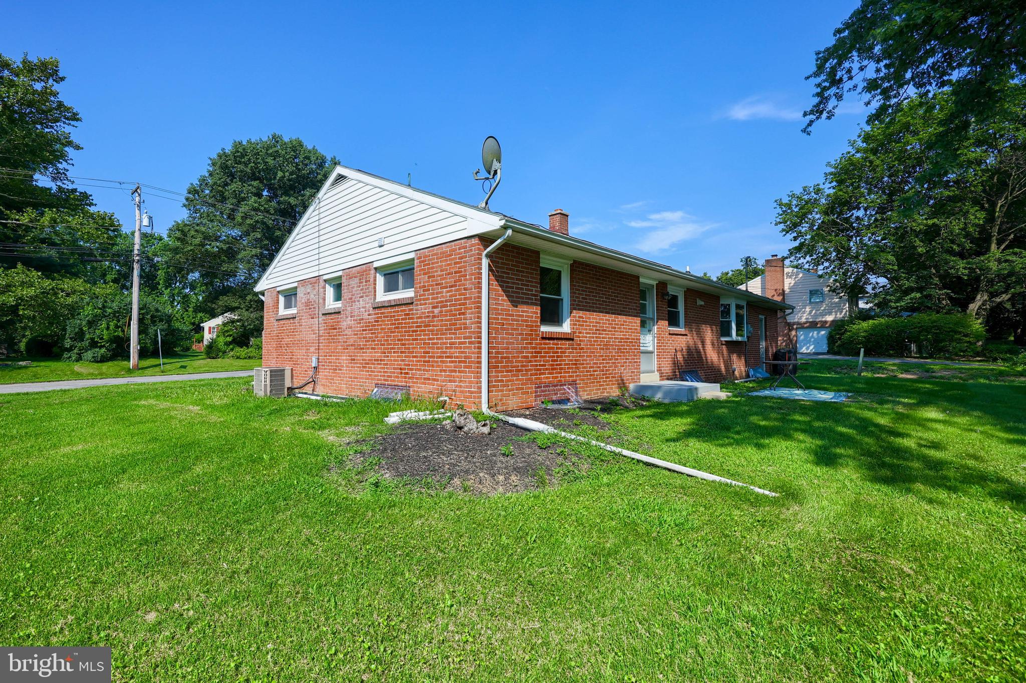 1046 Hunsicker Road Lancaster, PA 17601 - Photo 29 of 31 a front view of house with yard and green space