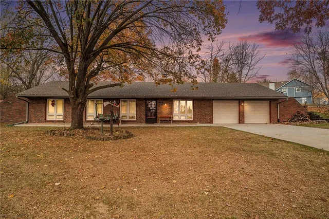 $395,000 | 8508 Northwest Atkins Court, Kansas City, MO 64153