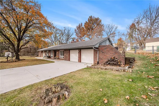 $395,000 | 8508 Northwest Atkins Court, Kansas City, MO 64153