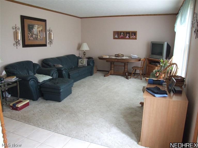 2413 Remsen Road Medina, OH 44256 - Photo 4 of 23 LIVING ROOM