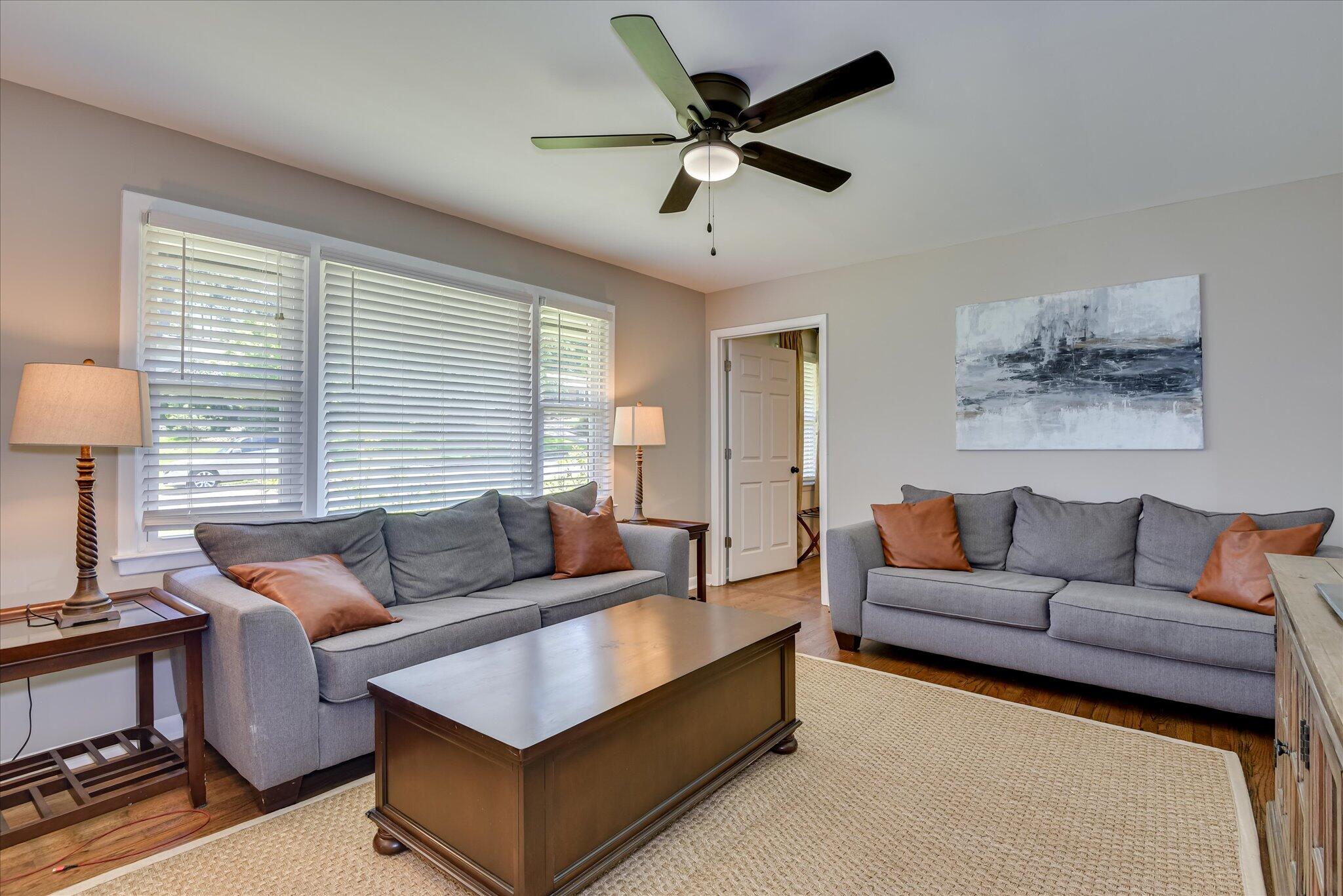 2433 Forest Park Road Augusta, GA 30904 - Photo 7 of 41 Living room
