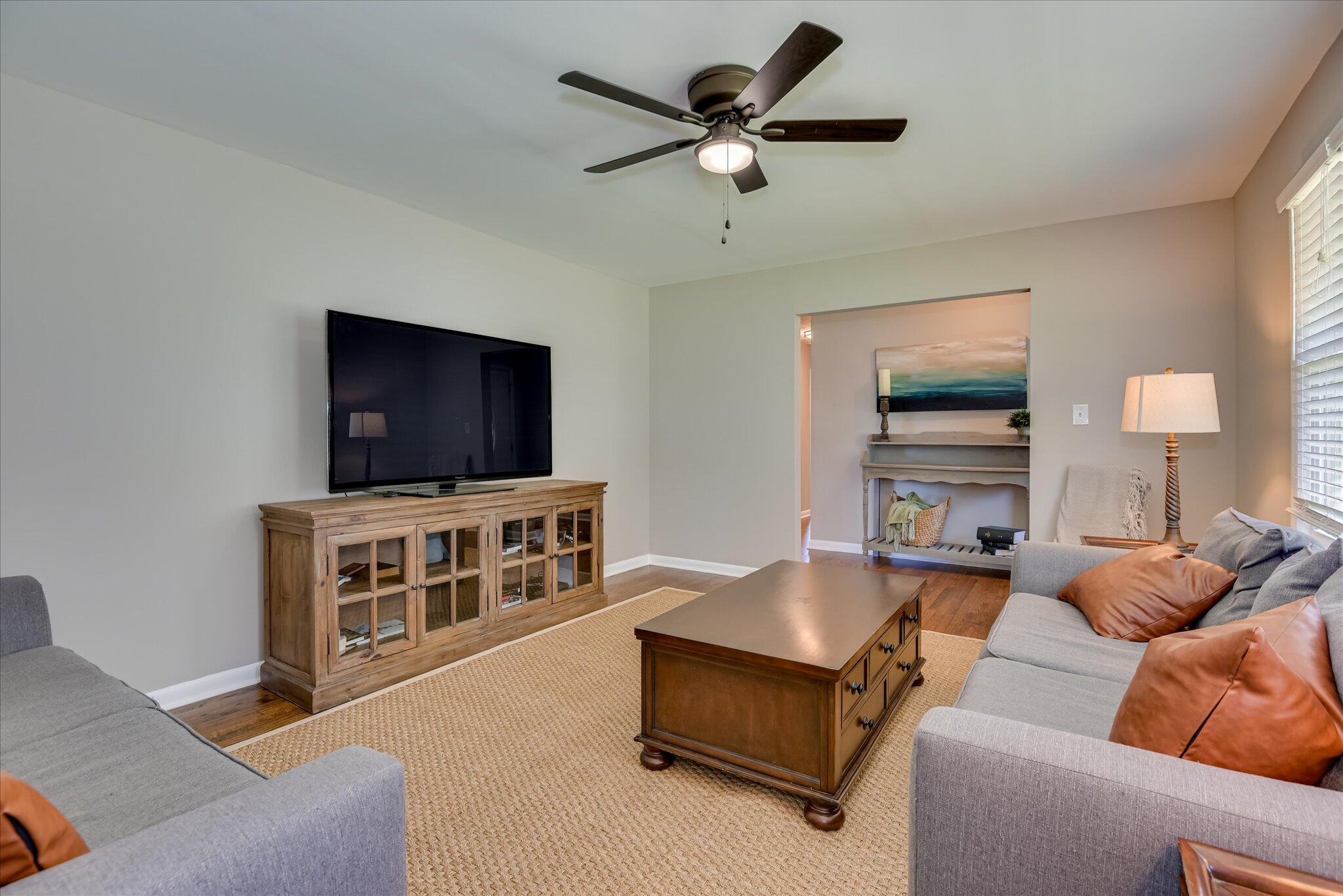 2433 Forest Park Road Augusta, GA 30904 - Photo 9 of 41 Living room