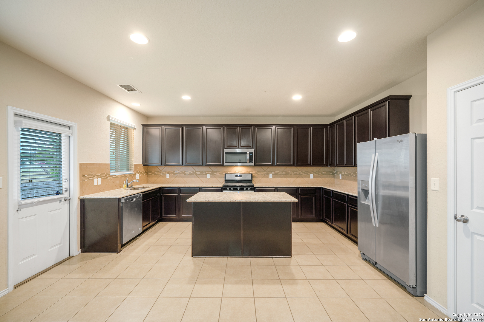 2415 Camberly View Converse, TX 78109 - Photo 14 of 30