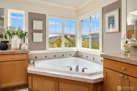 $2,100,000 | 773 Summerhill Ridge Drive Northwest, Issaquah, WA 98027
