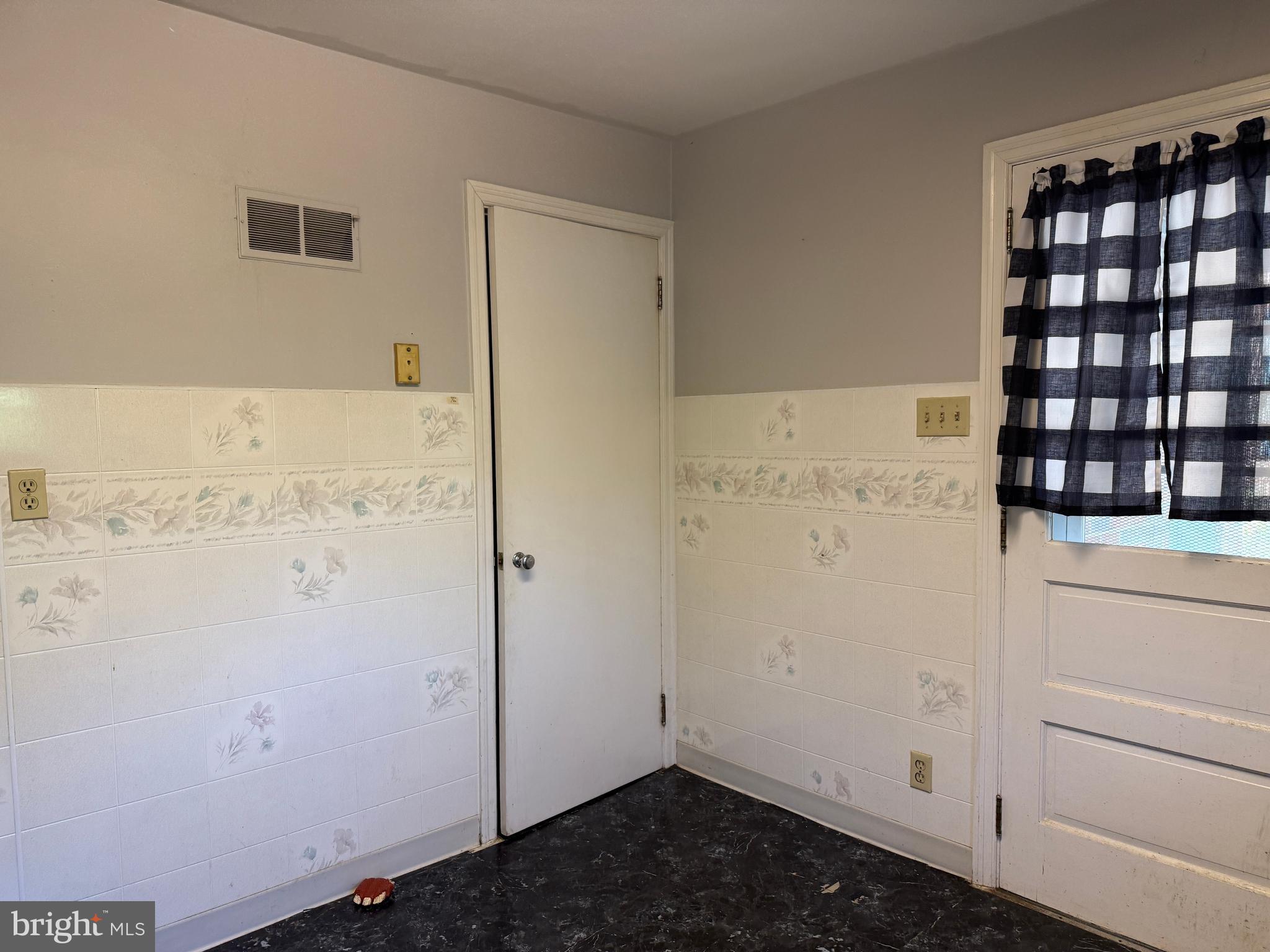 685 Colonial Avenue York, PA 17403 - Photo 15 of 45 a view of utility room