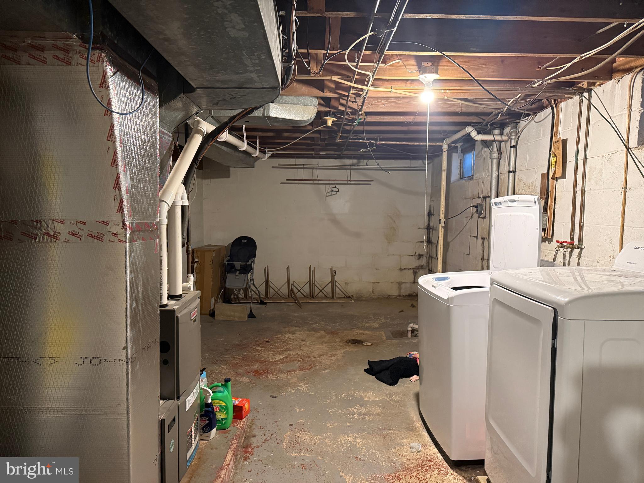 685 Colonial Avenue York, PA 17403 - Photo 34 of 45 a utility room with dryer and washer