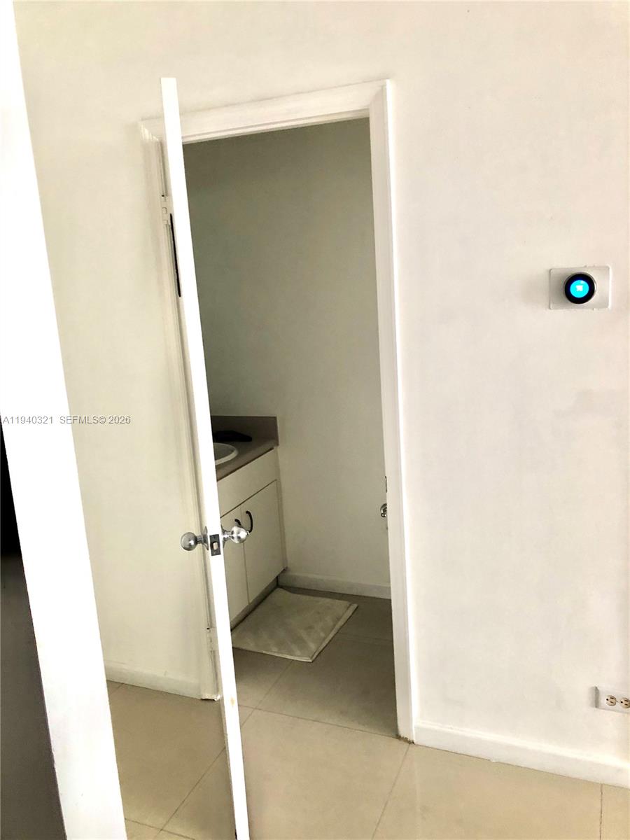 701 Brickell Key Boulevard, Unit LPH01 Miami, FL 33131 - Photo 11 of 15 a view of bathroom