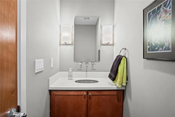 $599,000 | 1605 Summit Street, Kansas City, MO 64108