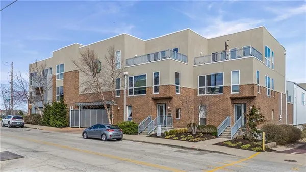 $599,000 | 1605 Summit Street, Kansas City, MO 64108