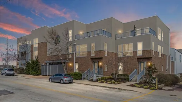 $599,000 | 1605 Summit Street, Kansas City, MO 64108