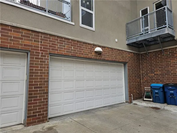 $599,000 | 1605 Summit Street, Kansas City, MO 64108