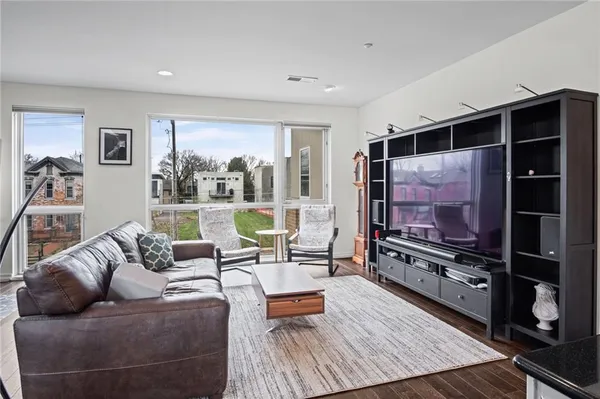 $599,000 | 1605 Summit Street, Kansas City, MO 64108