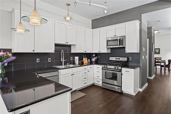 $599,000 | 1605 Summit Street, Kansas City, MO 64108