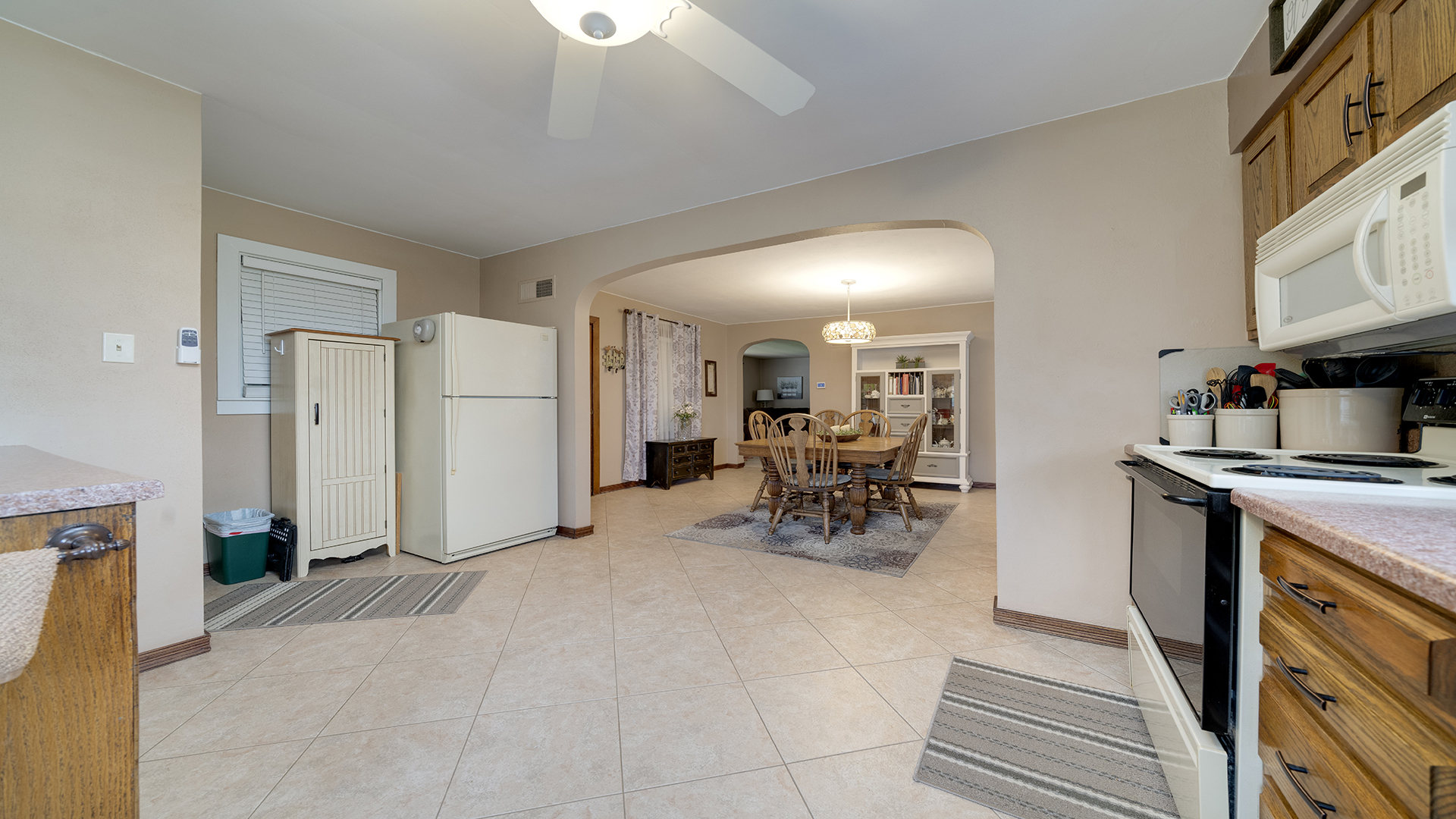 1018 Hoyle Road Harmon, IL 61042 - Photo 17 of 41 a view of a livingroom with furniture and a kitchen