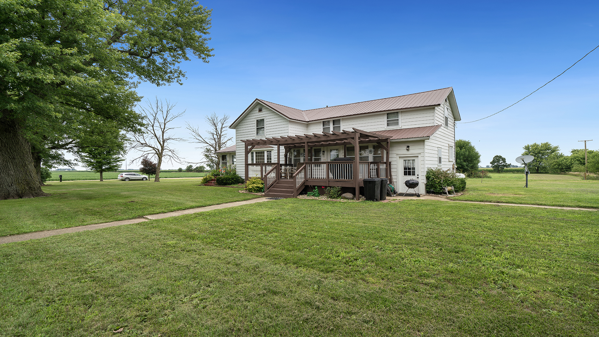 1018 Hoyle Road Harmon, IL 61042 - Photo 7 of 41 a front view of a house with garden
