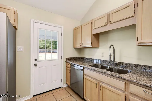 $1,695 | 10617 Maple Street, Ocean Springs, MS 39565