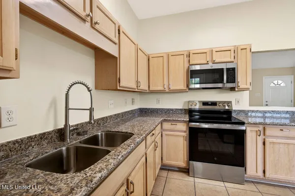 $1,695 | 10617 Maple Street, Ocean Springs, MS 39565