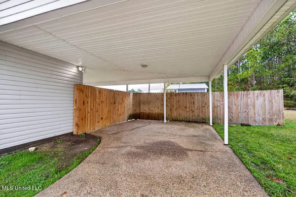 $1,695 | 10617 Maple Street, Ocean Springs, MS 39565