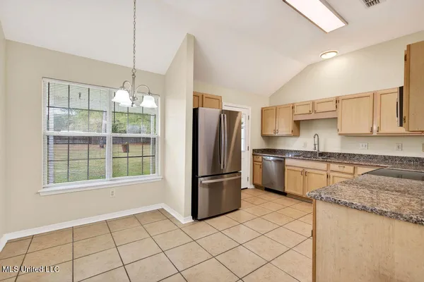 $1,695 | 10617 Maple Street, Ocean Springs, MS 39565