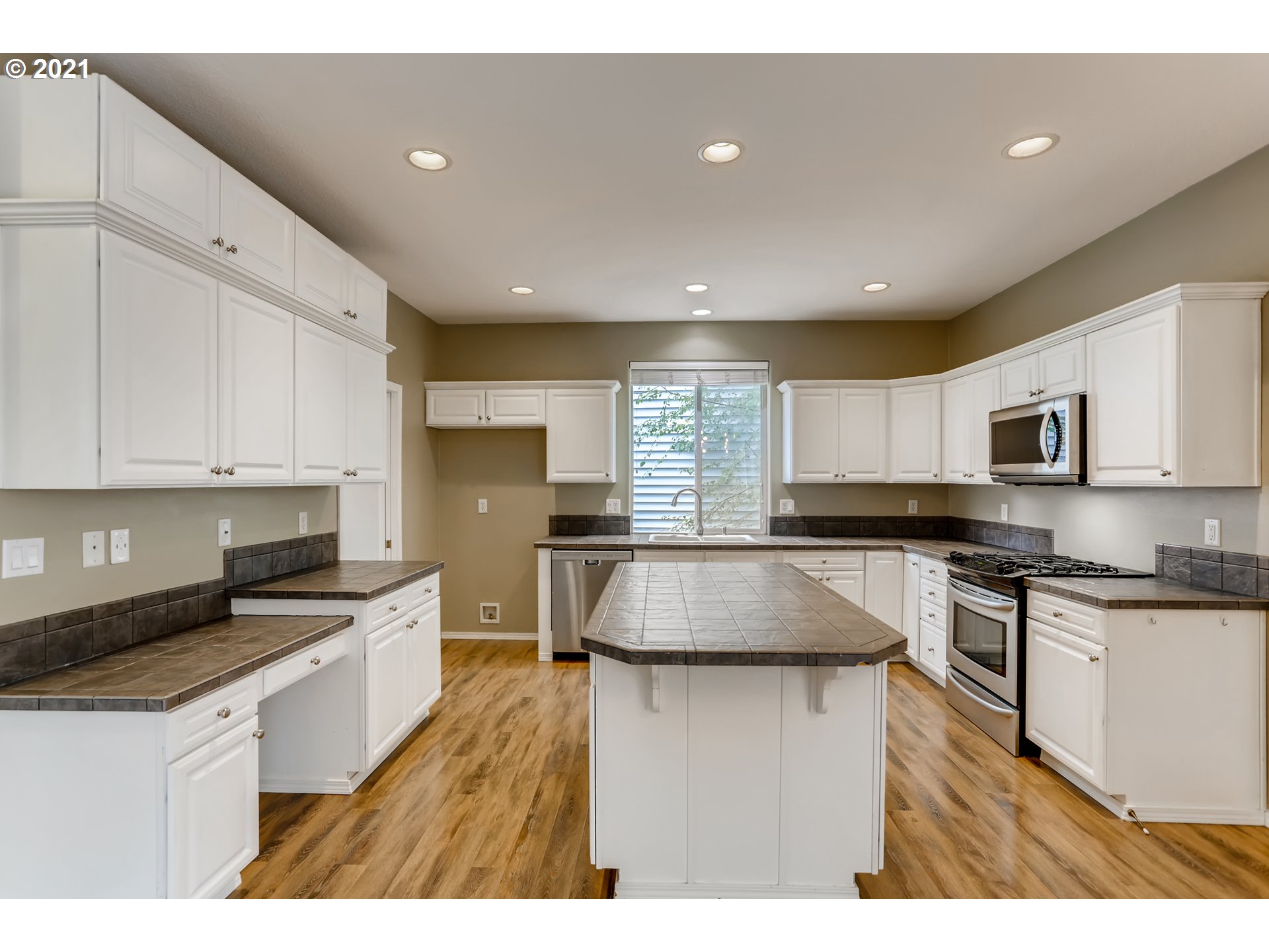 10671 Southwest Washington Street Portland, OR 97225 - Photo 11 of 31 Gallery Image 11