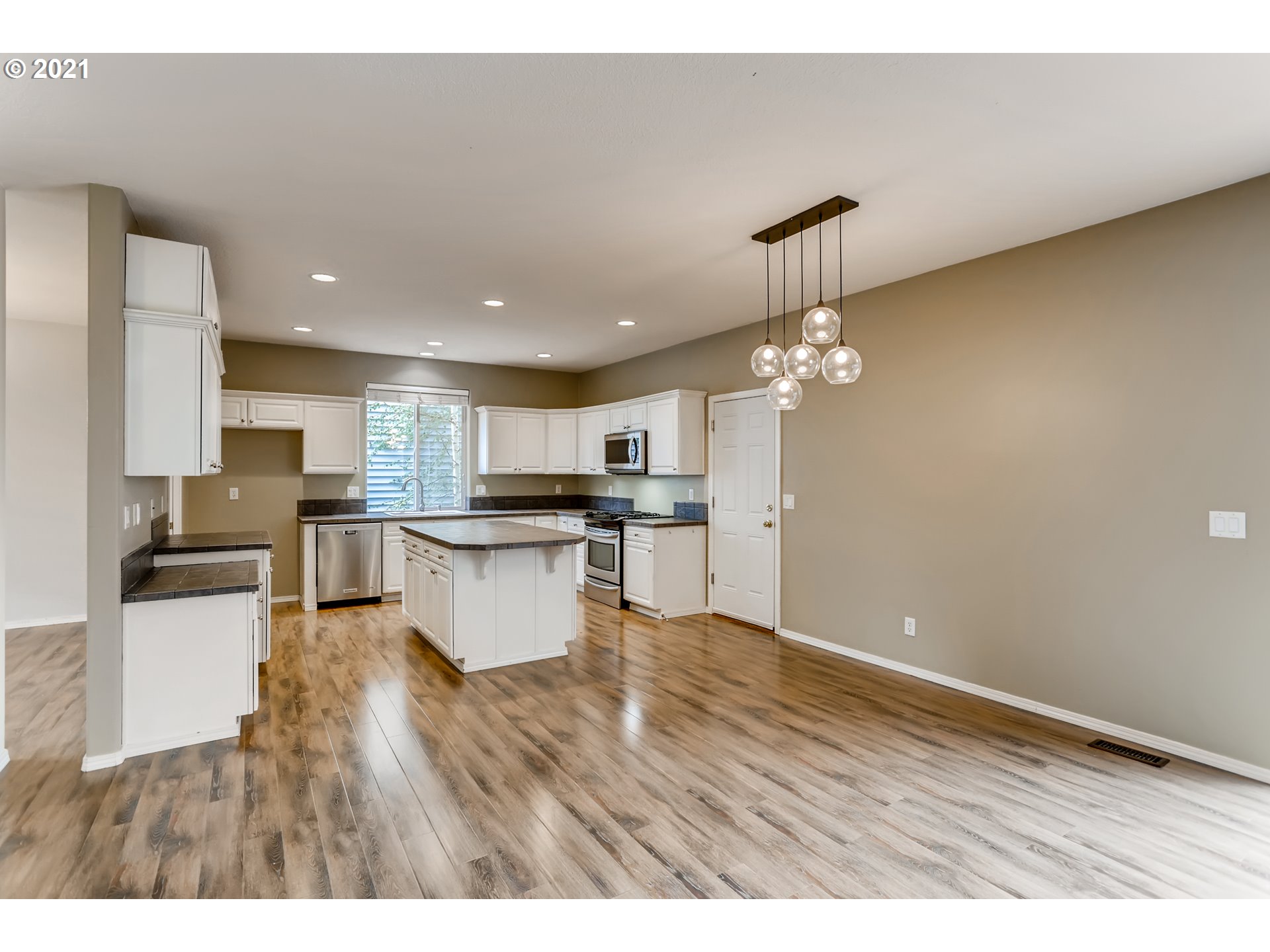 10671 Southwest Washington Street Portland, OR 97225 - Photo 13 of 31 Gallery Image 13