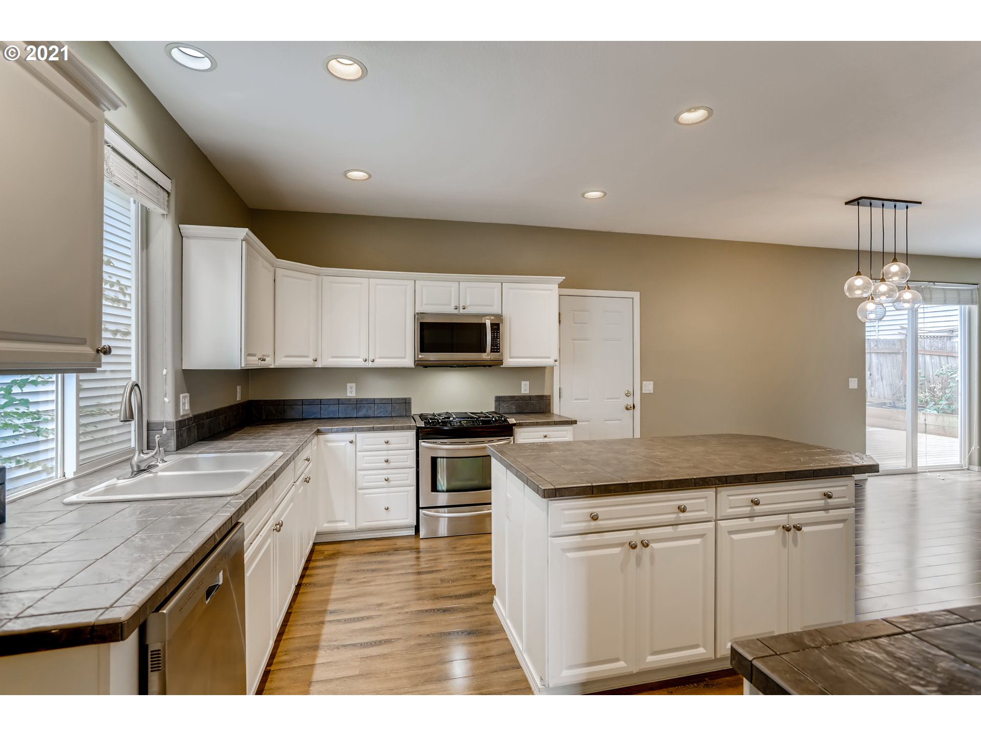 10671 Southwest Washington Street Portland, OR 97225 - Photo 10 of 31 Gallery Image 10
