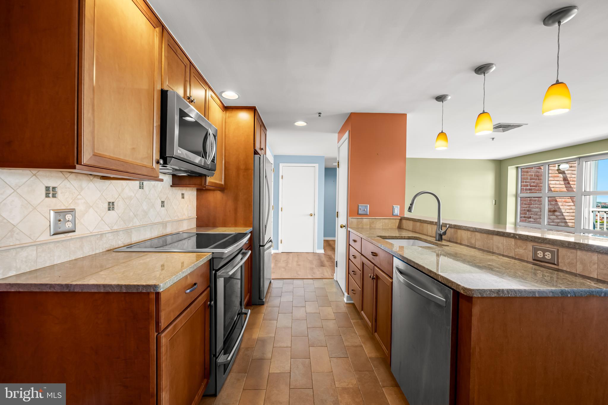 250 President Street, Unit 909 Baltimore, MD 21202 - Photo 16 of 64