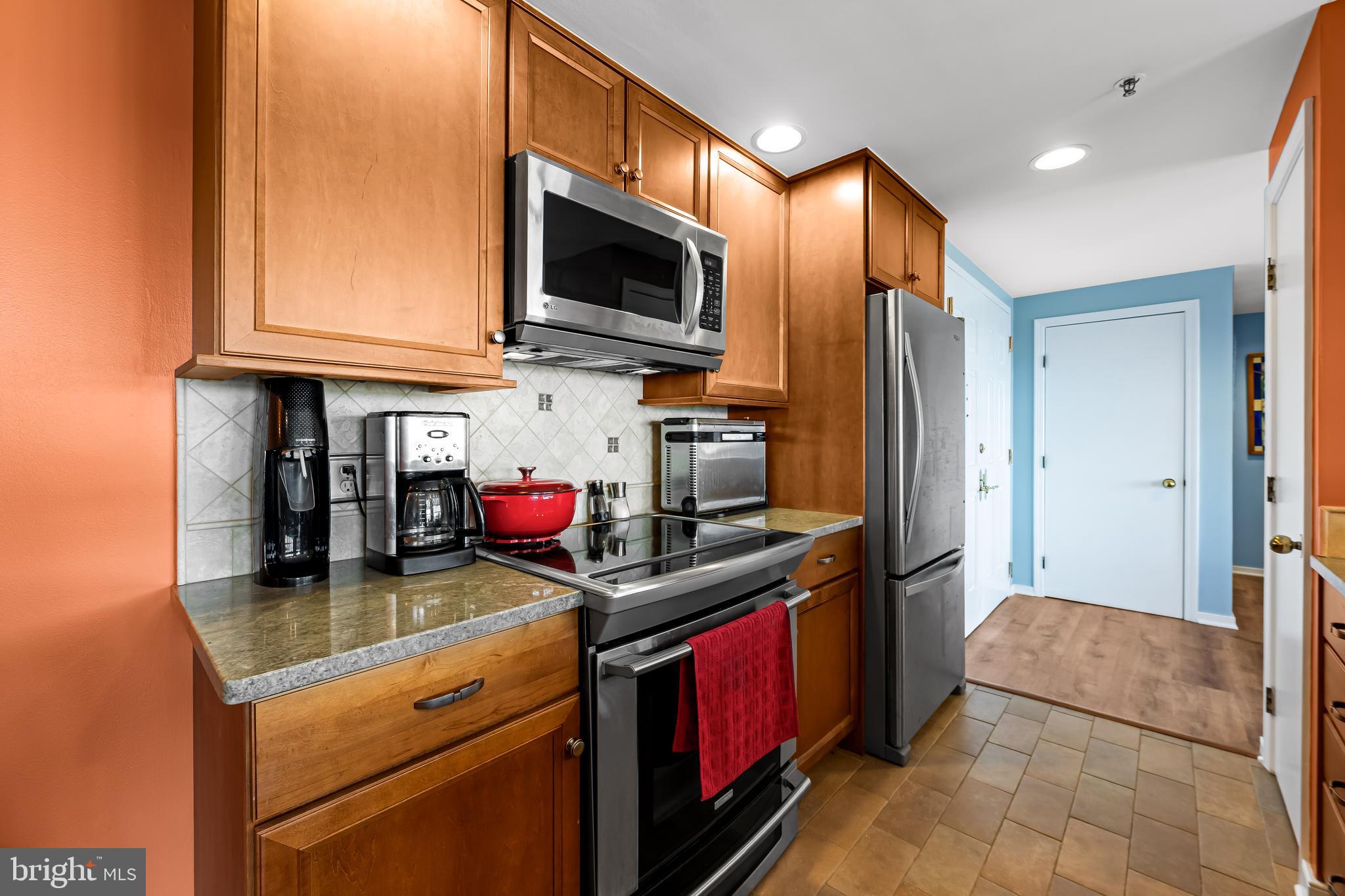 250 President Street, Unit 909 Baltimore, MD 21202 - Photo 18 of 64