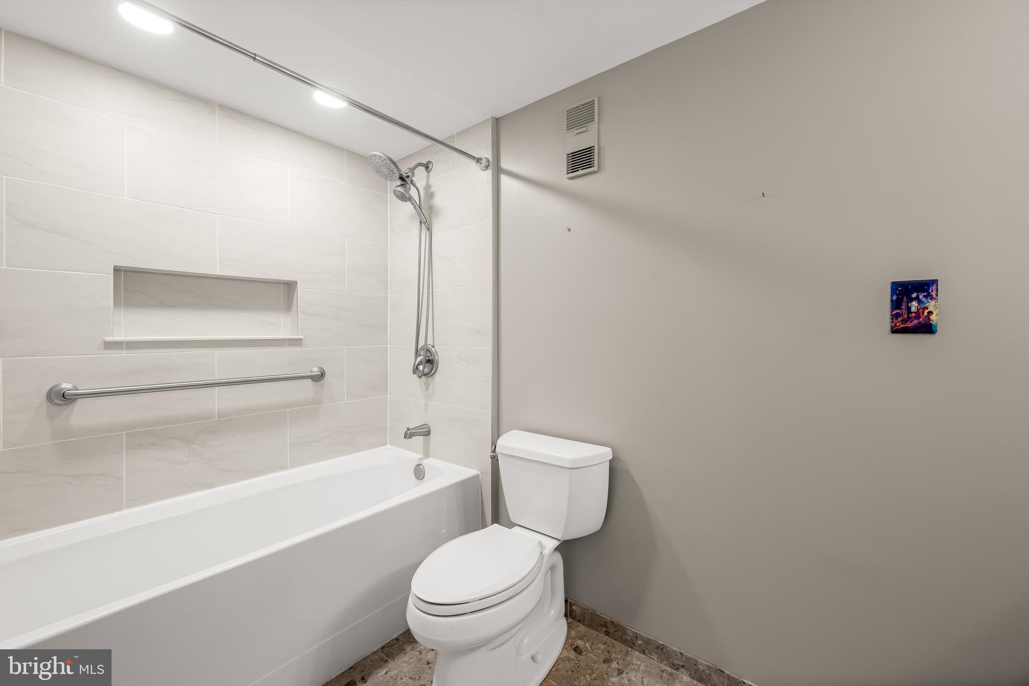 250 President Street, Unit 909 Baltimore, MD 21202 - Photo 38 of 64
