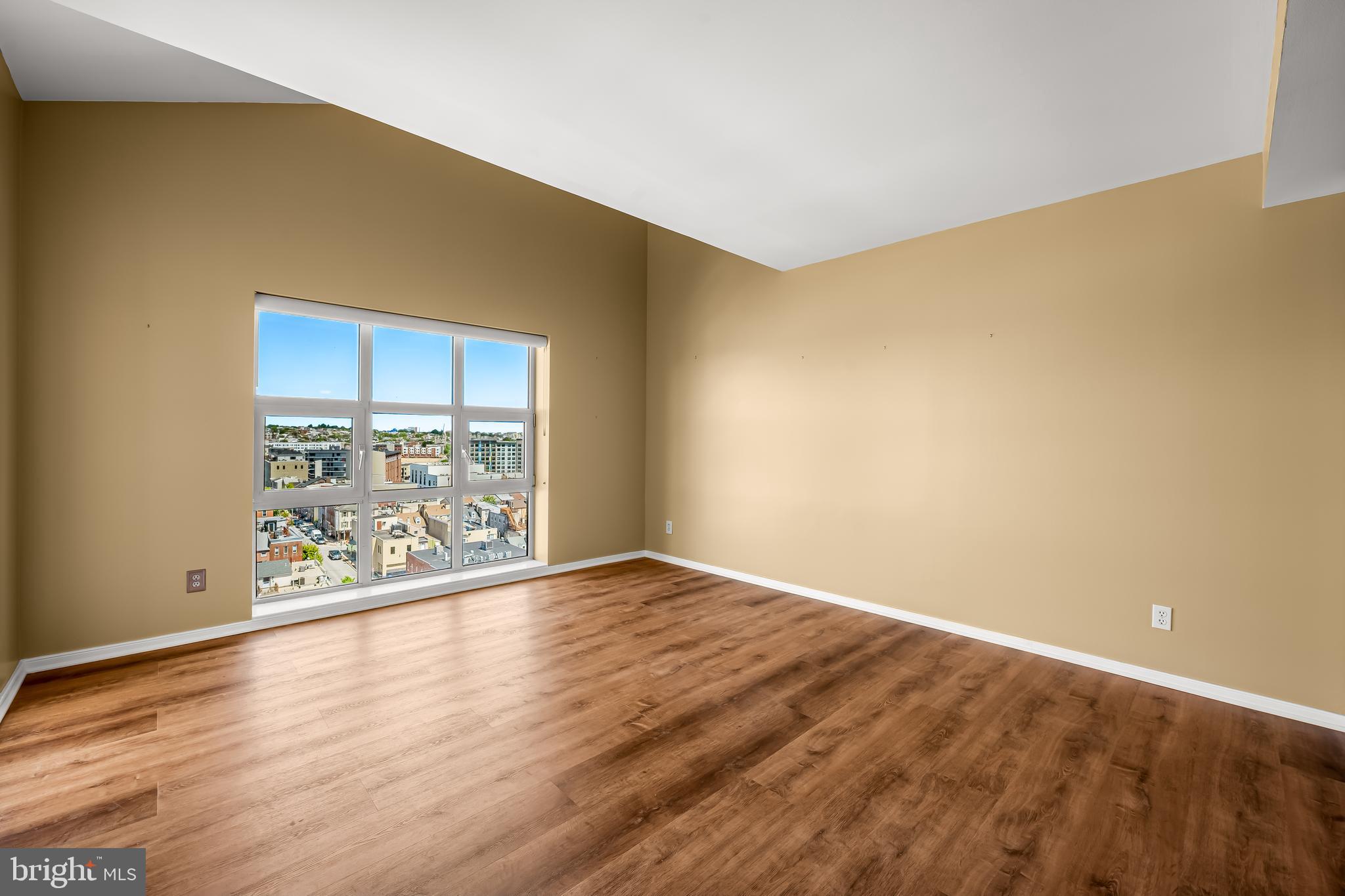 250 President Street, Unit 909 Baltimore, MD 21202 - Photo 6 of 64