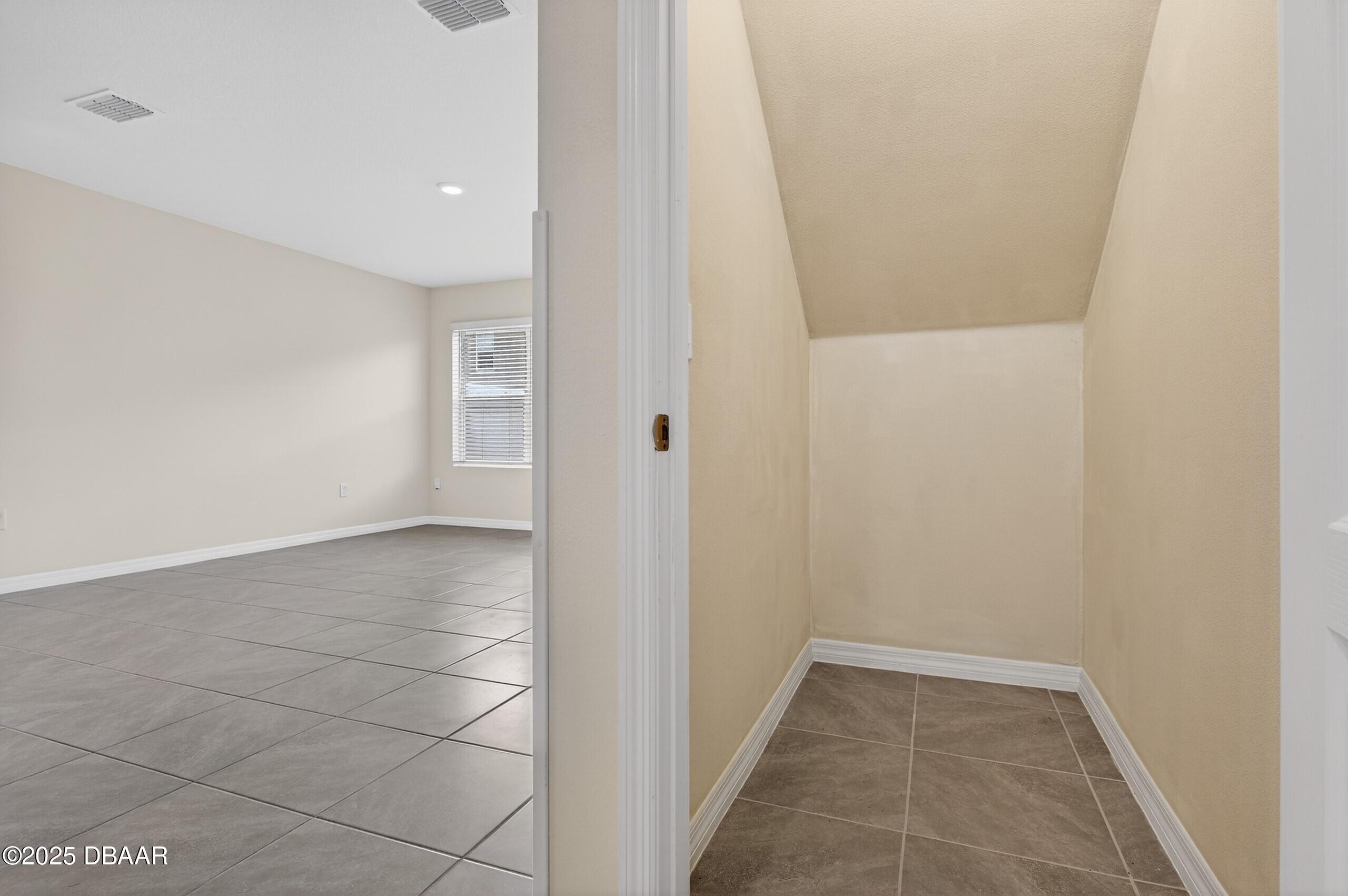 54 Bella Oaks Drive Port Orange, FL 32129 - Photo 13 of 32 a view of a hallway
