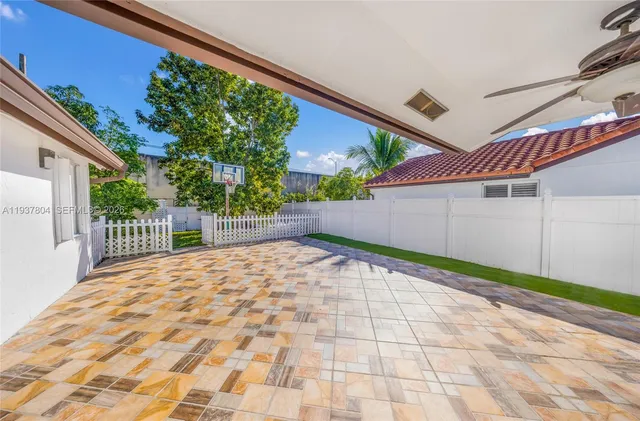 a entryway view with a backyard space