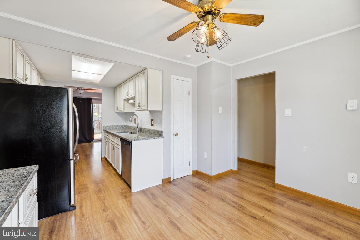7448 Pohick Road Lorton, VA 22079 - Photo 7 of 25 Ceiling fan in eat- in breakfast area