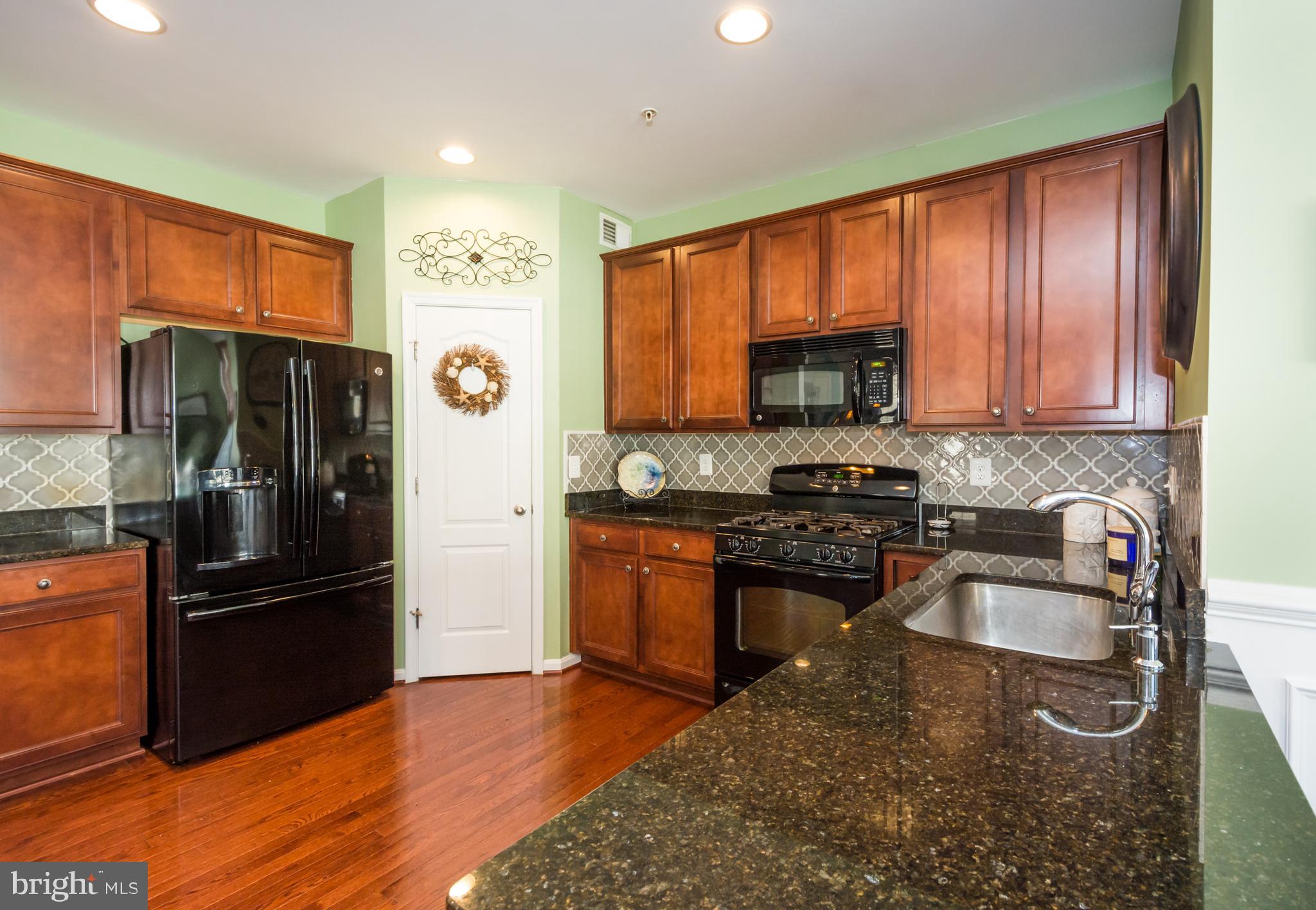 733 Daft Road Baltimore, MD 21220 - Photo 22 of 62 Kitchen w/Granite Counter tops