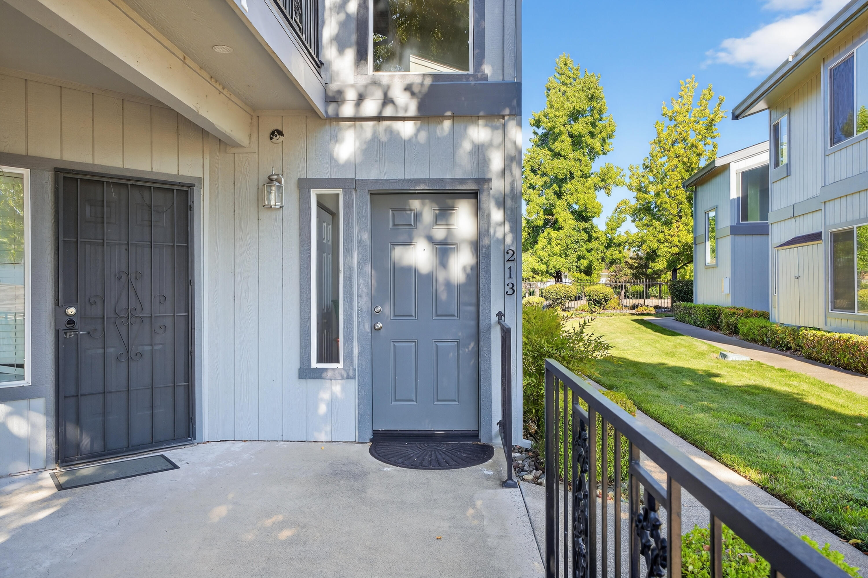211 Ridgetop Drive, Unit 213 Redding, CA 96003 - Photo 1 of 23 ridgecrest-08098