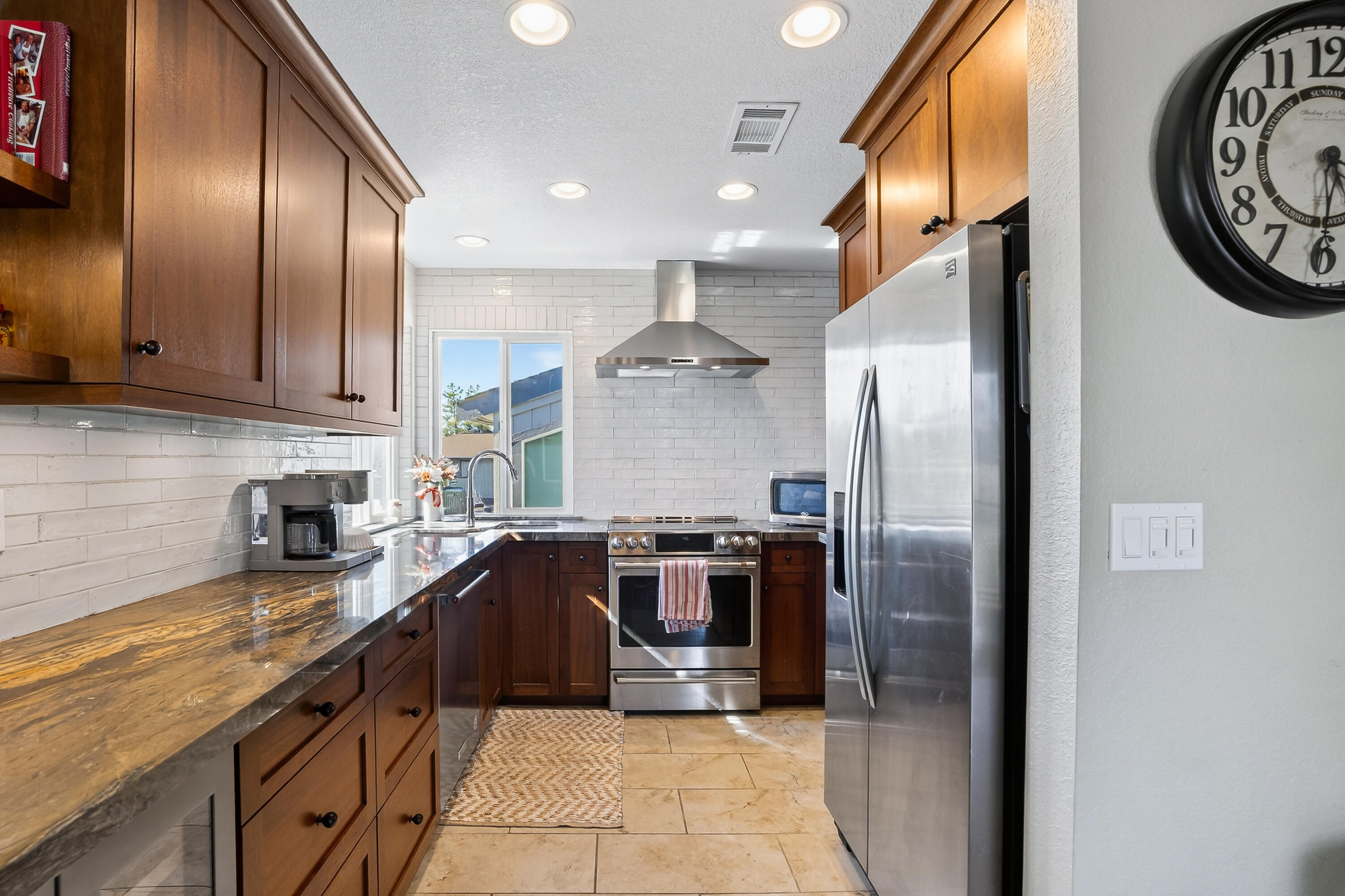 211 Ridgetop Drive, Unit 213 Redding, CA 96003 - Photo 2 of 23 ridgecrest-07993