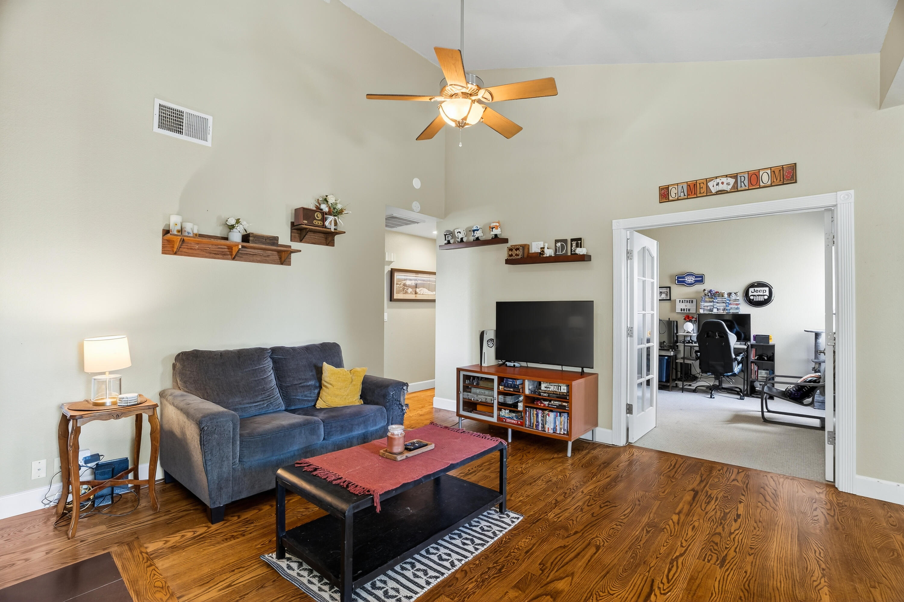 211 Ridgetop Drive, Unit 213 Redding, CA 96003 - Photo 7 of 23 ridgecrest-08025