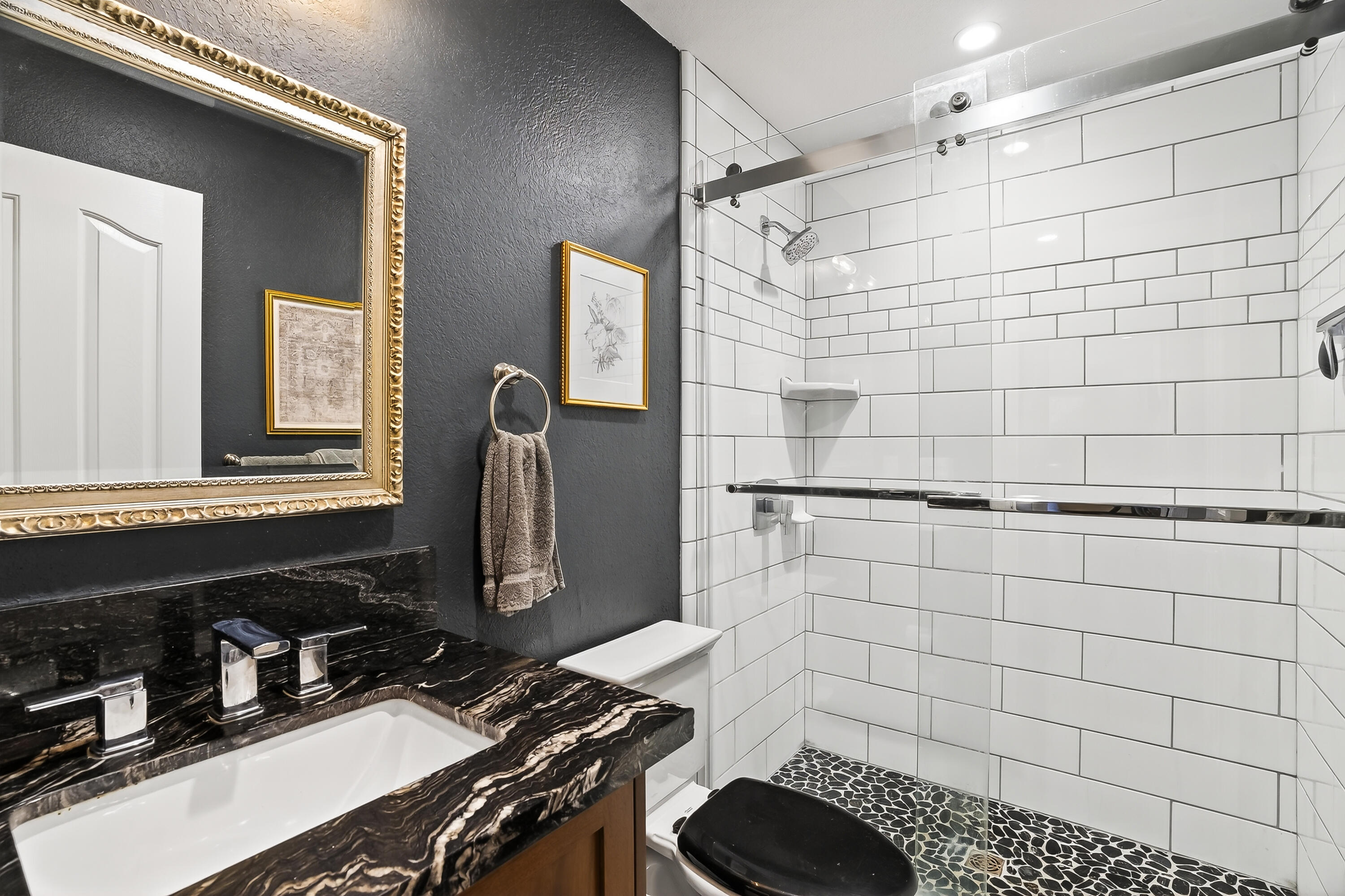 211 Ridgetop Drive, Unit 213 Redding, CA 96003 - Photo 9 of 23 ridgecrest-08035