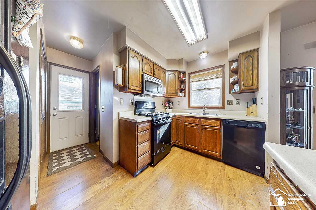 203 Ash Street Carleton, MI 48117 - Photo 6 of 46 50060495-5.JPG