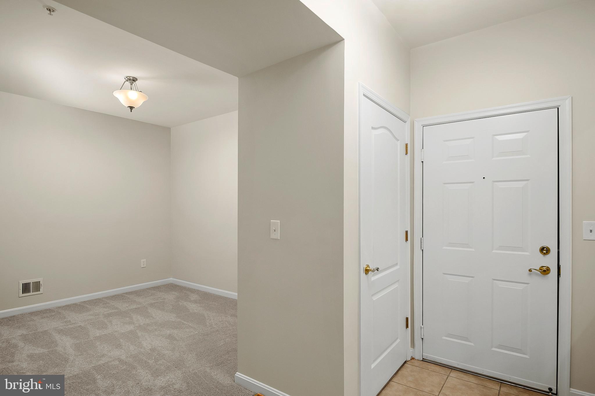 7315 Maplecrest Road, Unit 105 Elkridge, MD 21075 - Photo 4 of 52 Foyer