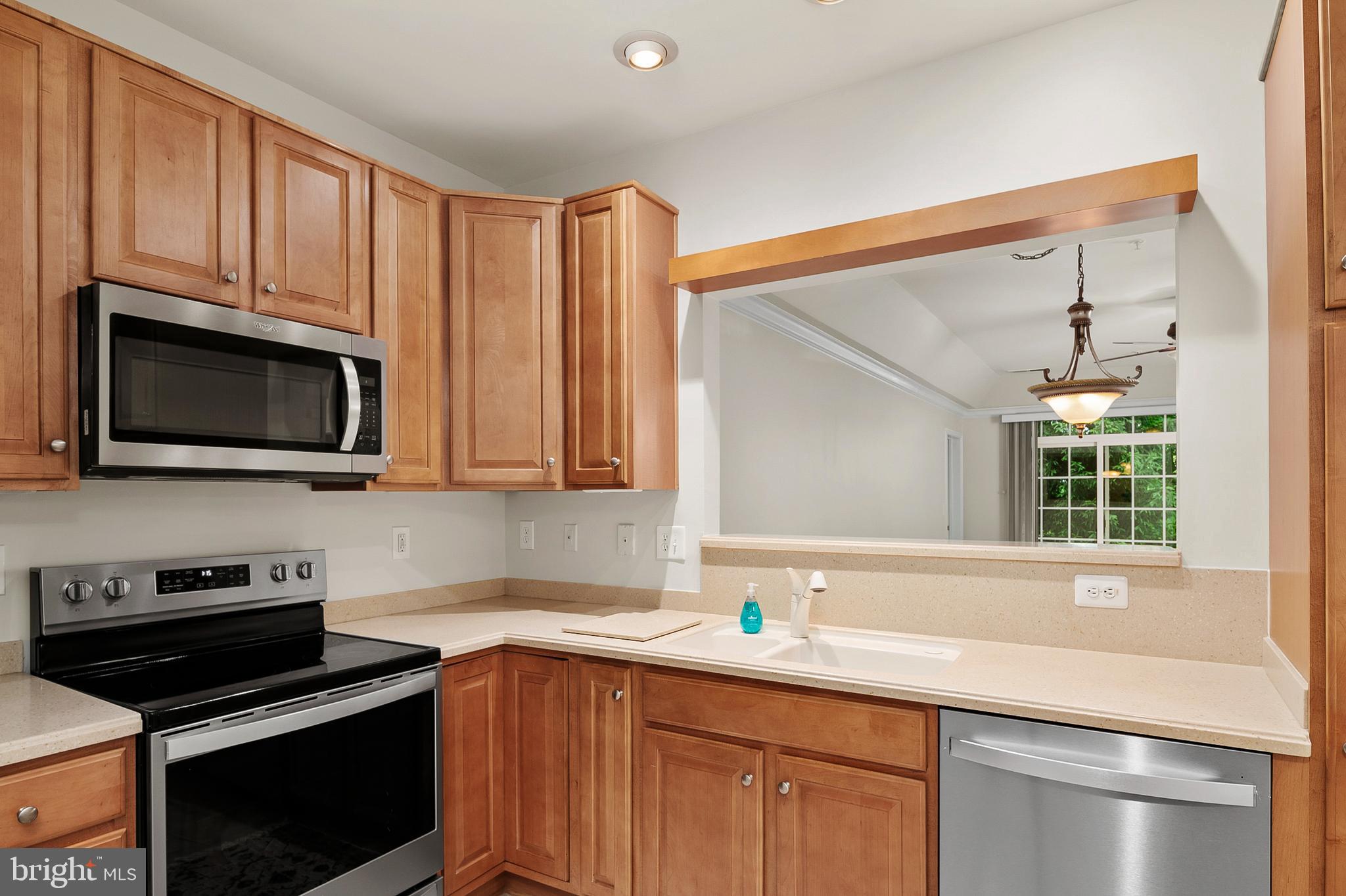 7315 Maplecrest Road, Unit 105 Elkridge, MD 21075 - Photo 7 of 52 Kitchen