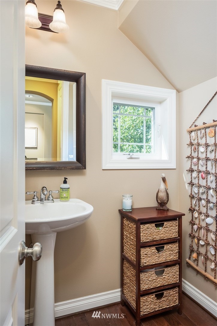 173 Elma Place Northeast Renton, WA 98059 - Photo 14 of 25 Gallery Image 14