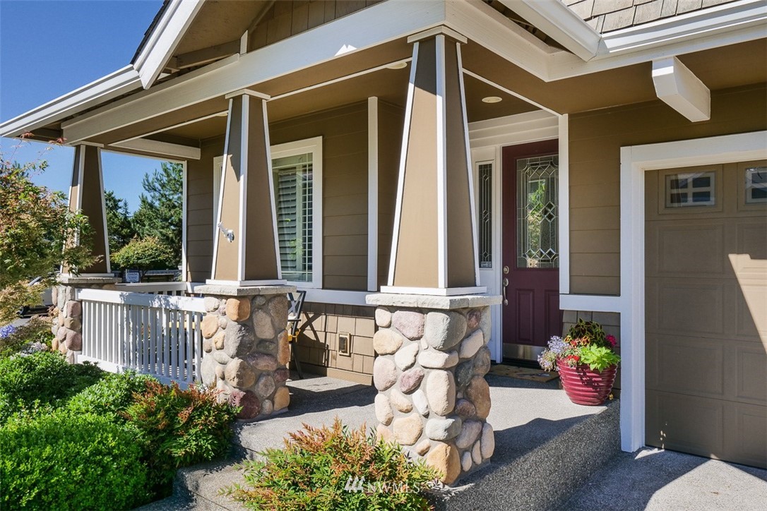 173 Elma Place Northeast Renton, WA 98059 - Photo 3 of 25 Gallery Image 3