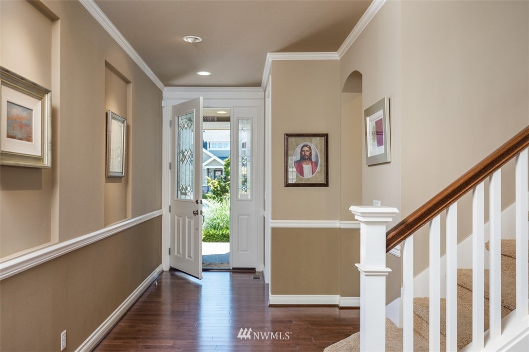 173 Elma Place Northeast Renton, WA 98059 - Photo 4 of 25 Gallery Image 4